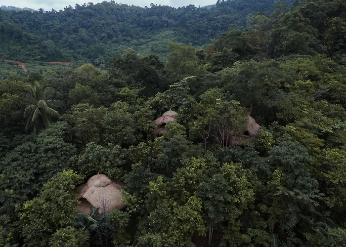 Inigtan Lio Bamboo Cottages